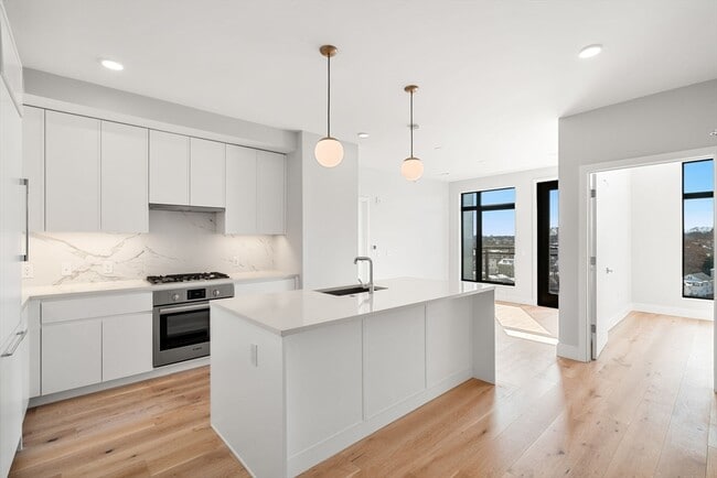 Building Photo - 191 Washington St Unit 710