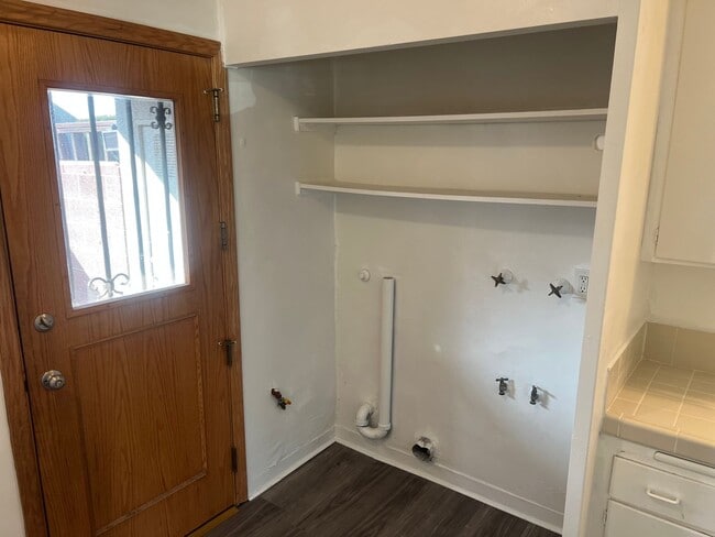 Photo - Parhams, LLC-VanNess Unidad 10427-1