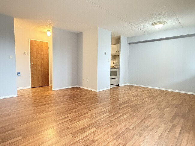 Photo - 1653 Ouellette Ave Unit 206