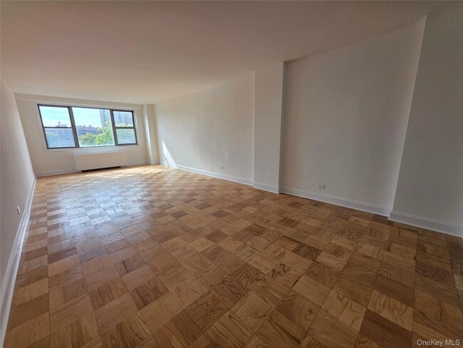 Building Photo - 61-20 Grand Central Pkwy Unit A507