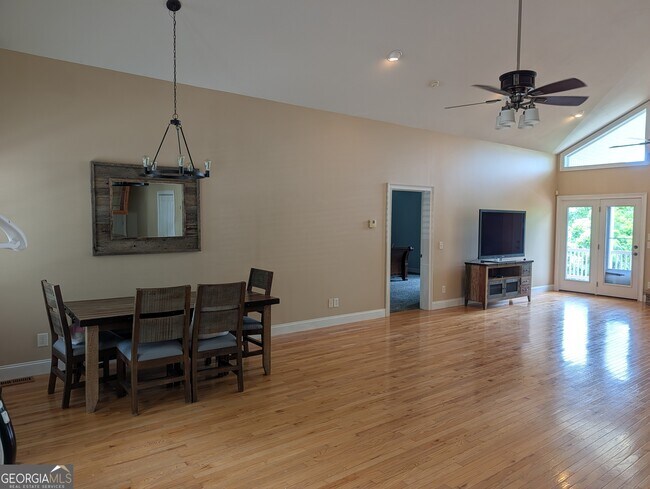 Photo - 388 Ross Ridge Rd