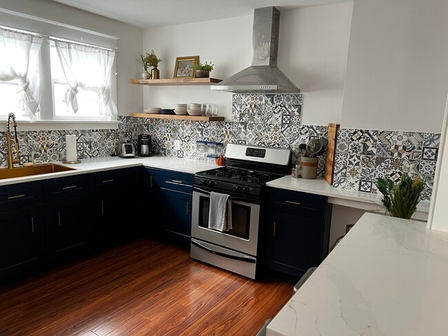 Newly renovated kitchen - 64 Cunard Rd Unit upper