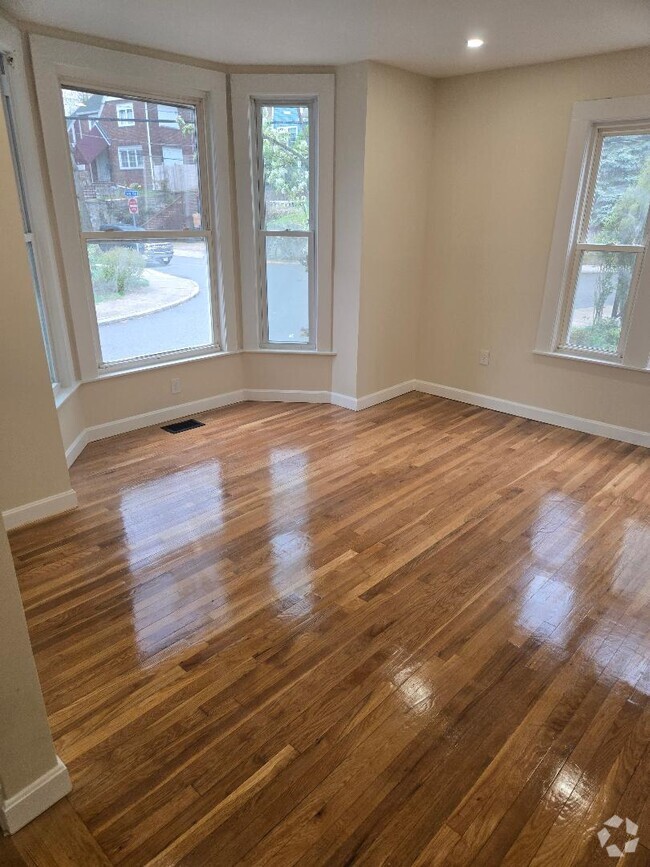 Building Photo - 55 Rockland Ave Unit 1 Rental