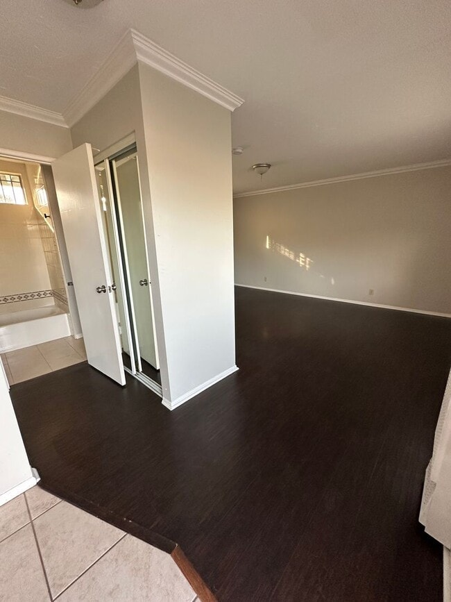 Photo - 717 W 214th St Unidad 717 1/2