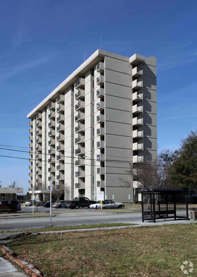 Solomon Towers - Solomon Towers Apartments