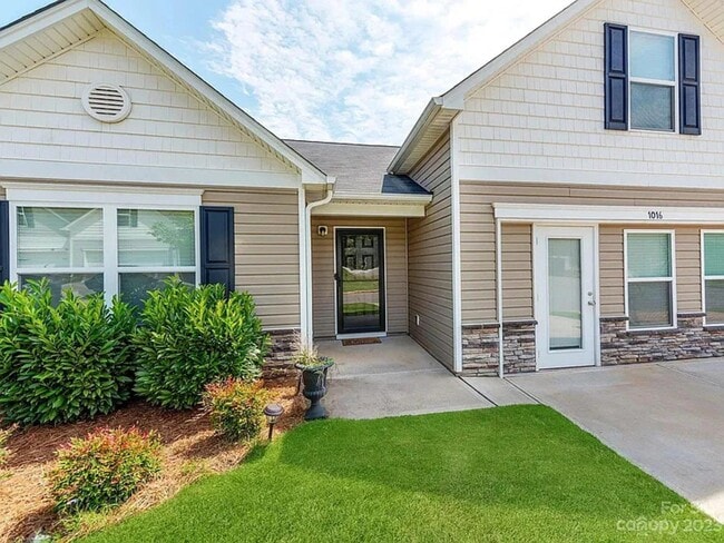 Photo - 1016 Amberlight Circle