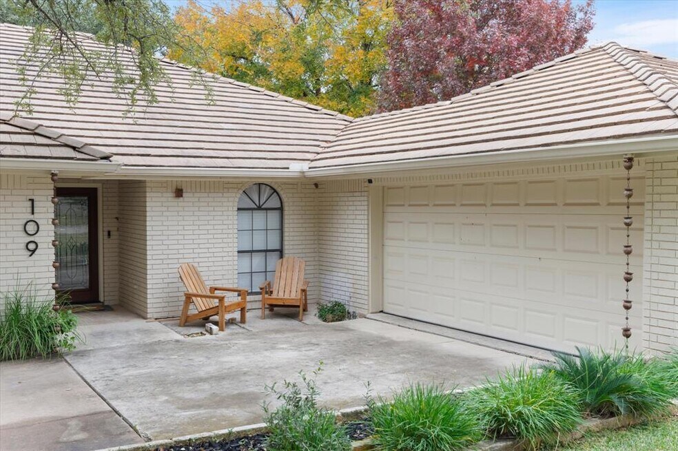 109 White Sands Dr