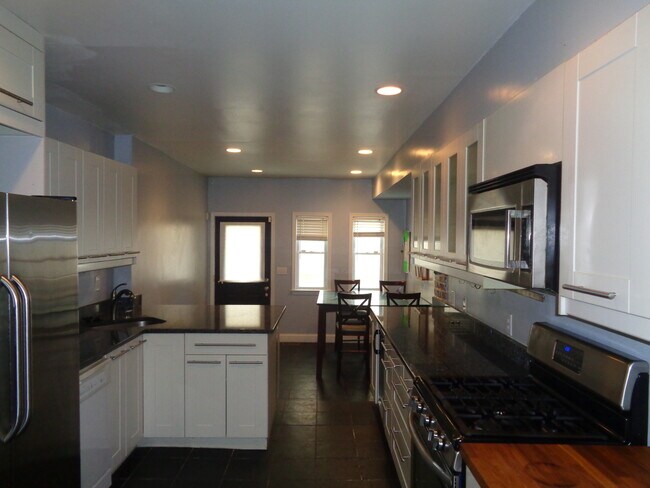 Photo - 2727 Hudson St