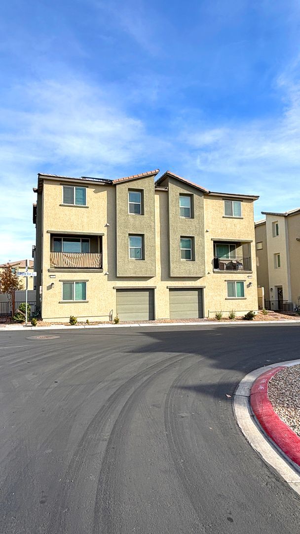 Photo - Wonderful 3 Bedroom townhouse with a 1 car garage - 3 levels located in North Las Vegas