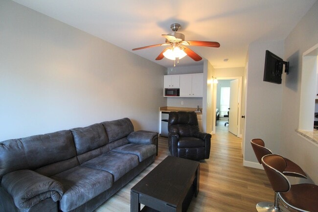 Photo - 1320 Bradley Dr