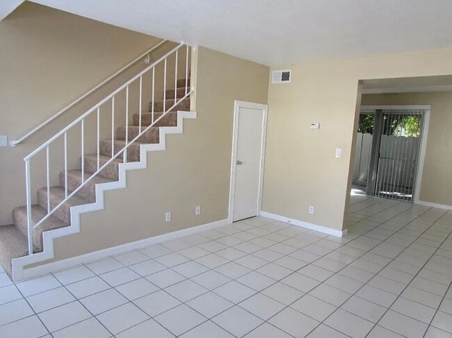 Photo - 2 Bed, 1 Bathroom Apartment Unit 8, Hollister, CA 95023
