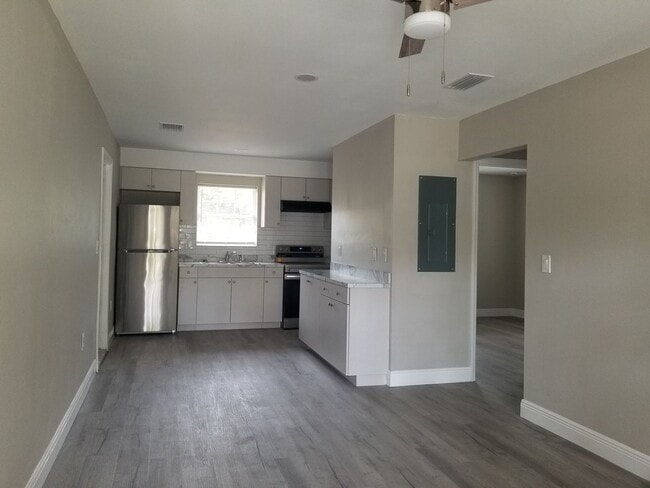 Photo - 2642-2648 Michigan Ave Unidad 2642 Michigan Ave