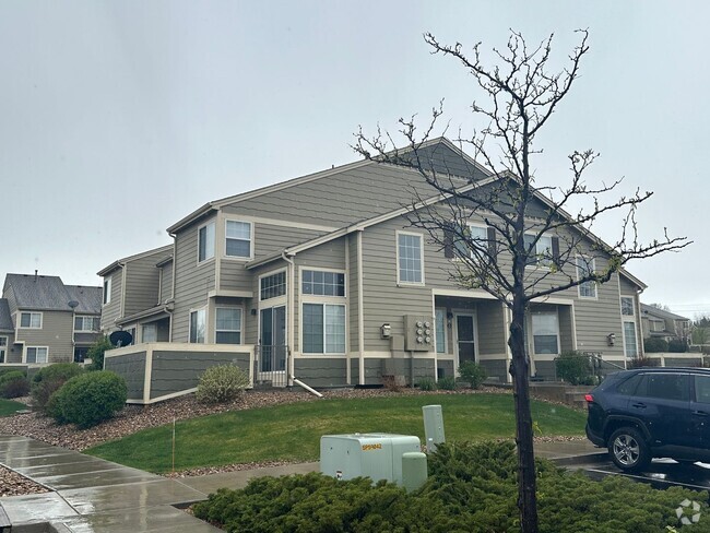 Building Photo - Beautiful 2Bd 1.5Bath Condo Close to Every...