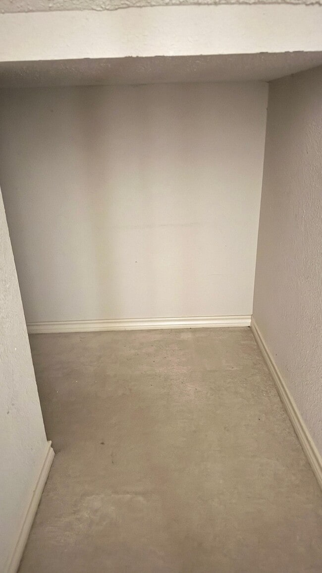 Photo - 7011 Cottonwood Cir