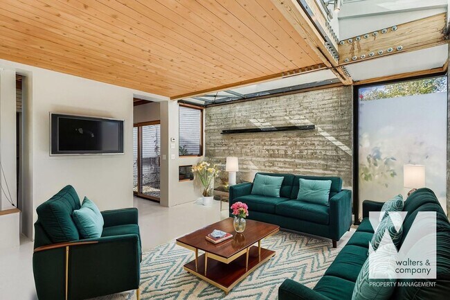 Photo - 701 S Milwaukee St