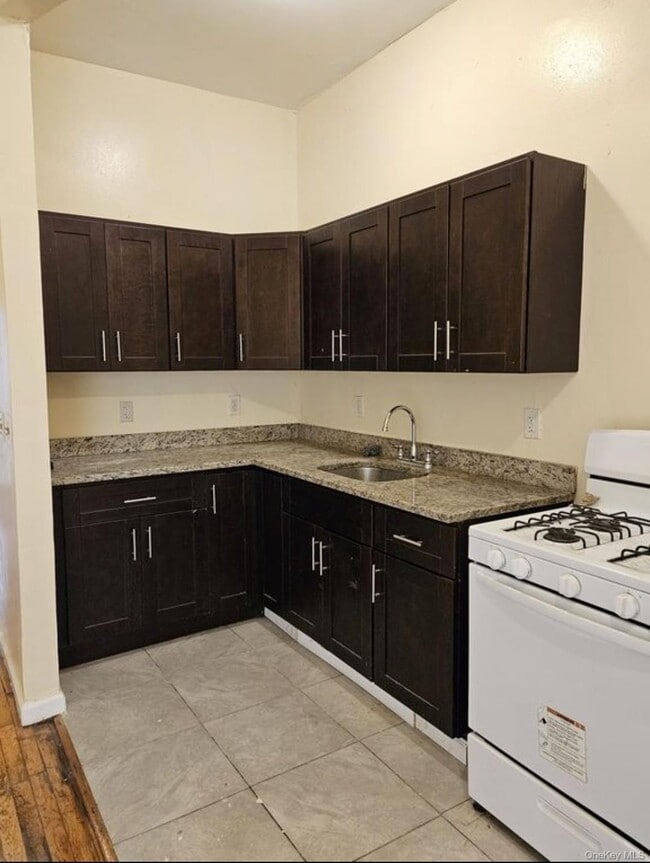 Building Photo - 873 Elsmere Pl Unit 2