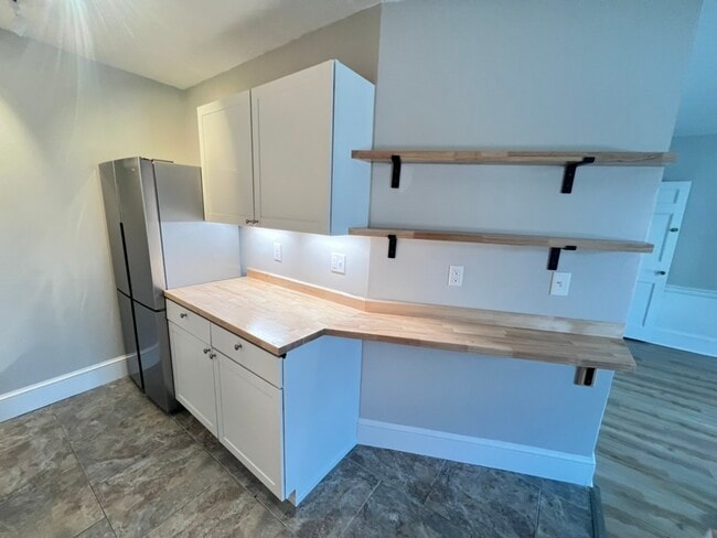 Cocina reformada, encimeras de madera maciza, armarios y estantes. - 5 Chapel St