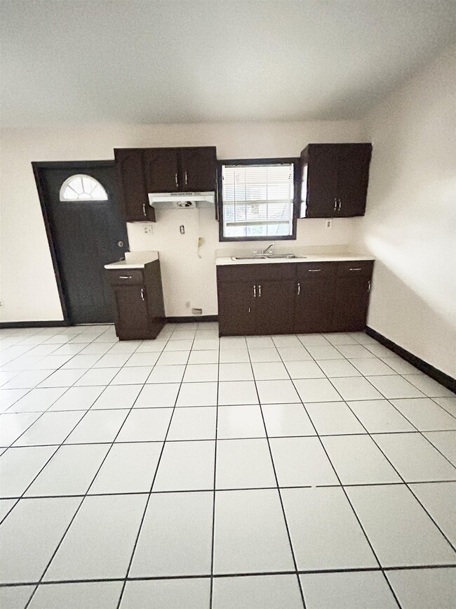 Photo - 1740 Gladiola Ln
