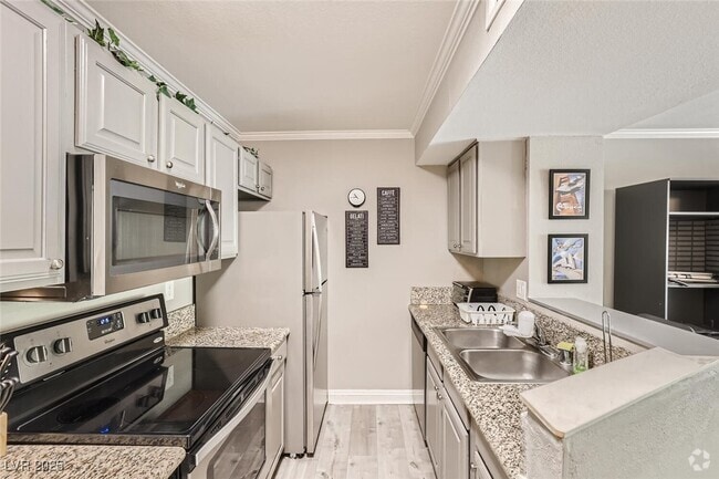 Building Photo - 5146 S Jones Blvd Unit 207 Rental