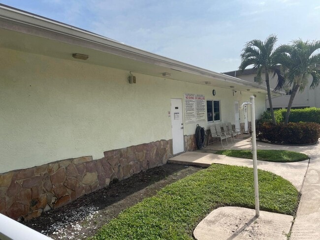 Photo - 400 Village Green Cir W Unit 304