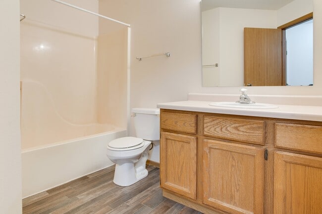 Dock 9 Apartments Bathroom