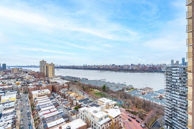 Building Photo - 6040 JFK Blvd E Unit 17M