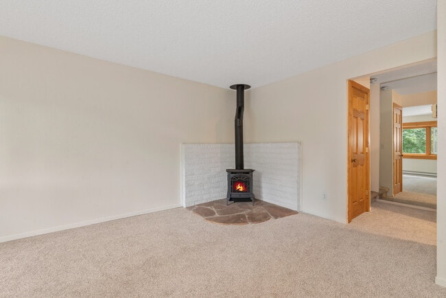 Photo - 5 Hemlock Ct