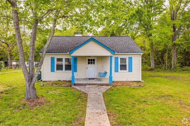 Building Photo - Super cute, 3 bedroom 1 bath in Chester! Rental