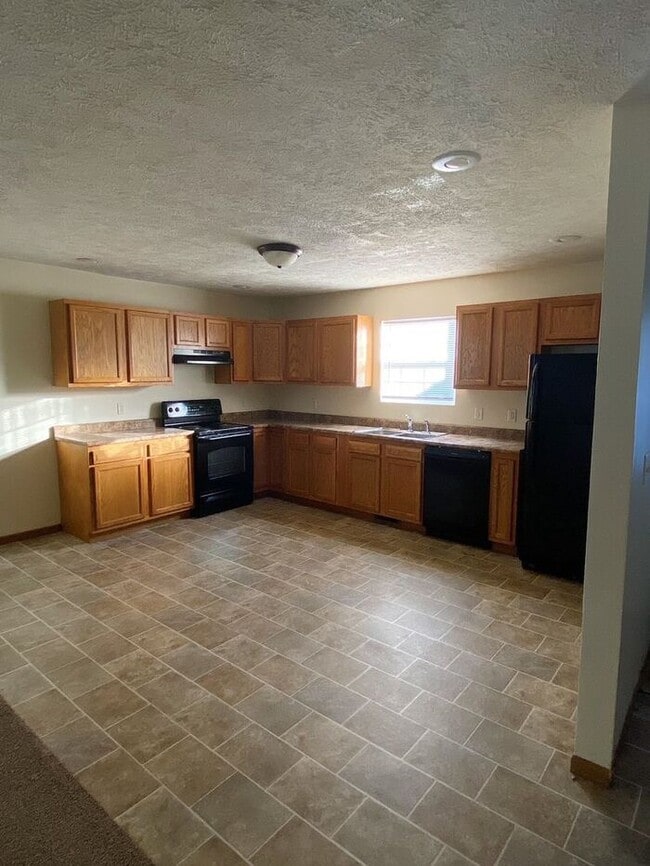 Photo - Collett Meadows - Large open floor plan, 4 bedroom Home with 2 baths - PETS WELCOME!