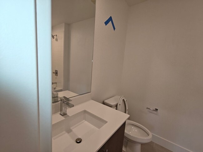 Photo - 259 Montague Expy Unit 01