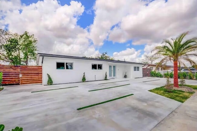 Building Photo - 3530 SW 104th Ave Rental