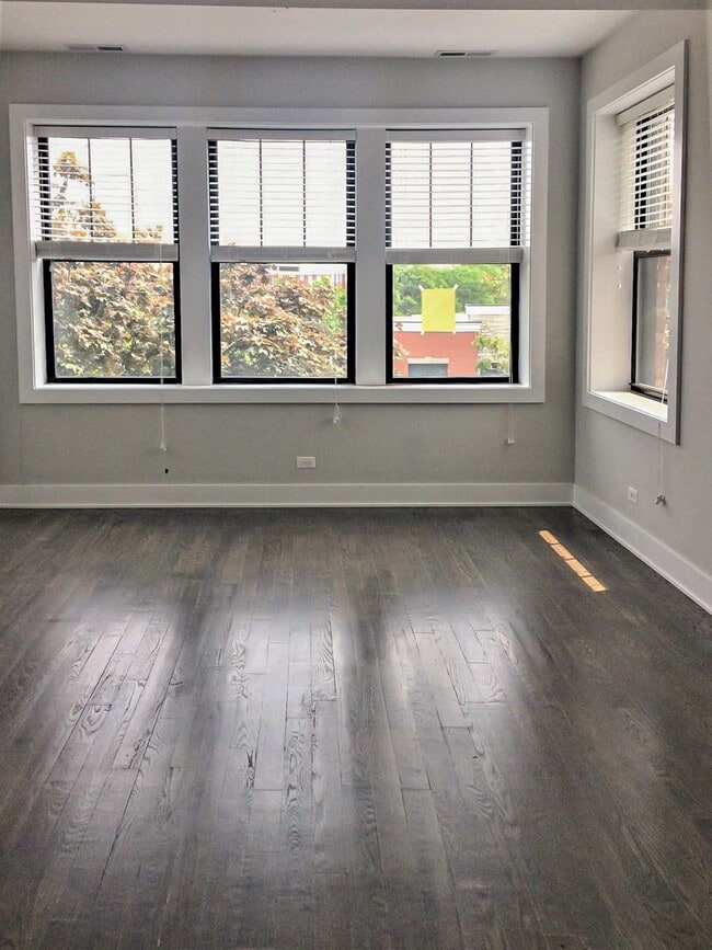 Photo - 2620 N Rockwell St Condo
