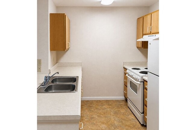 CREEKSIDE SENIOR APARTMENTS
