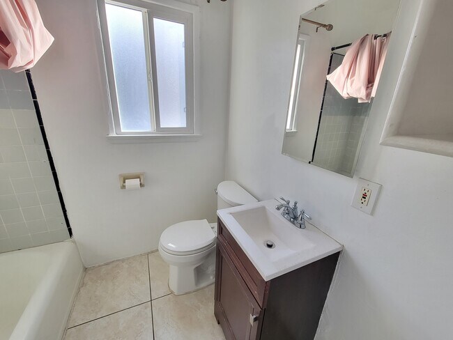 Photo - 875 N Hoover St Unit 875