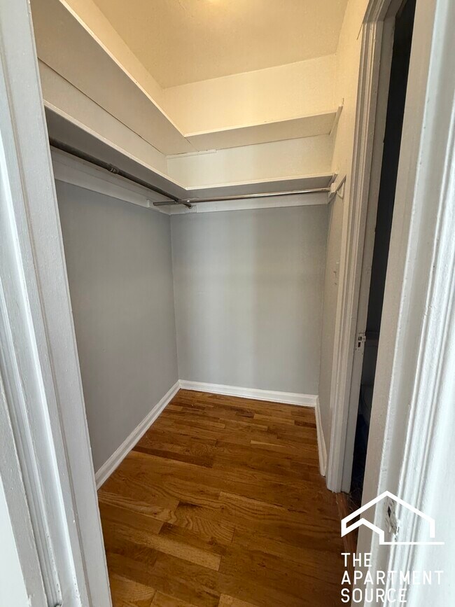 Photo - 837 W Wolfram St Unit 209