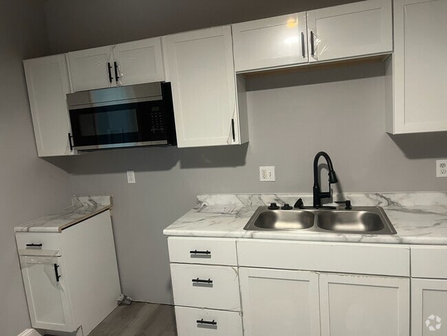 Building Photo - 837 Roache St Rental