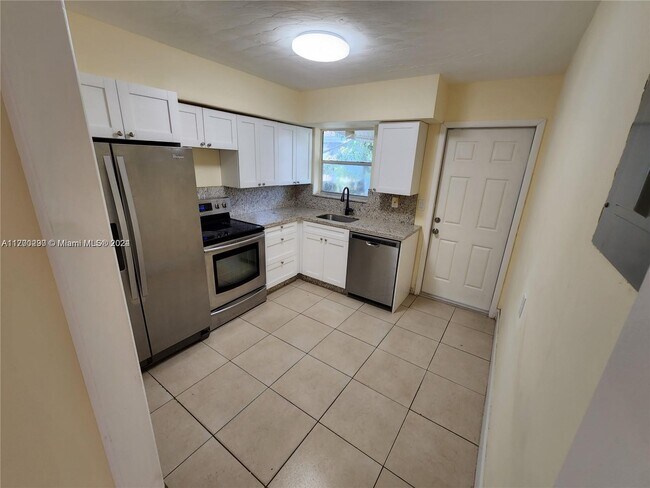 Photo - 317 NE 2nd St Unit 3