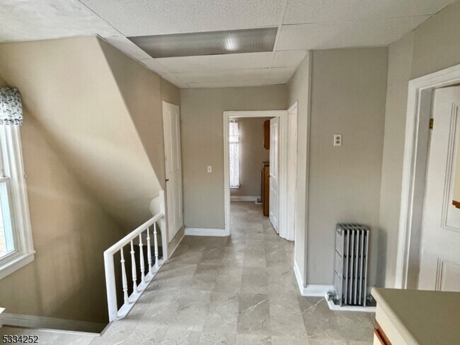 Photo - 611 Oxford St