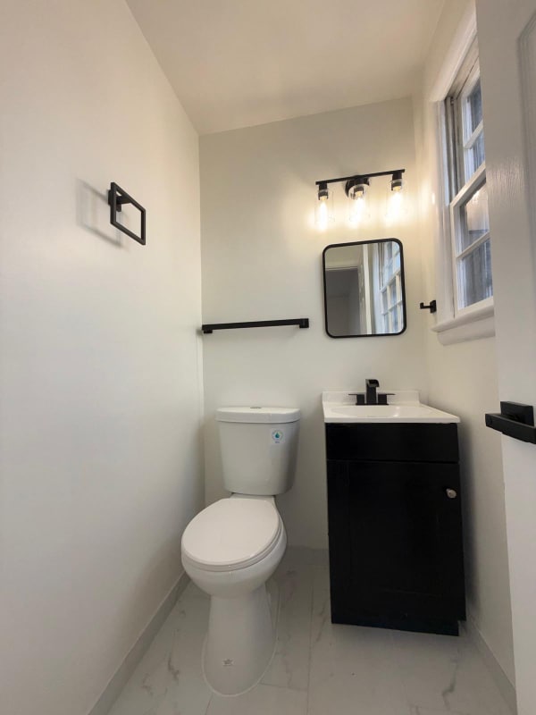 Photo - 320 University Blvd E