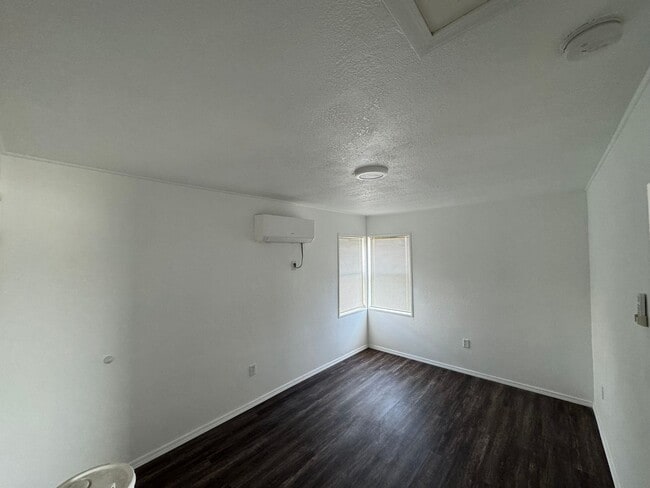 1105 W Alameda St