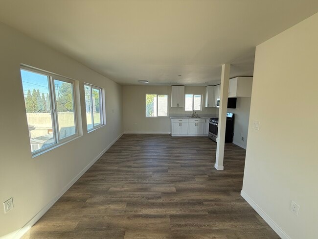 Photo - 1653 W 204th St