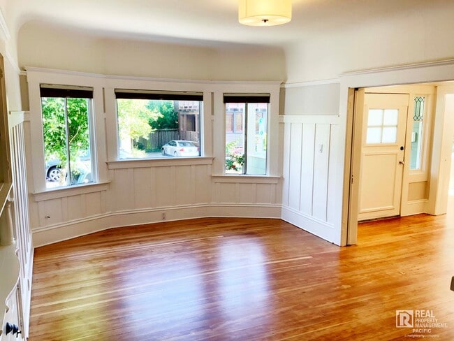 Photo - Spacious 4 Bedroom / 1.5 Bath near UC Campus