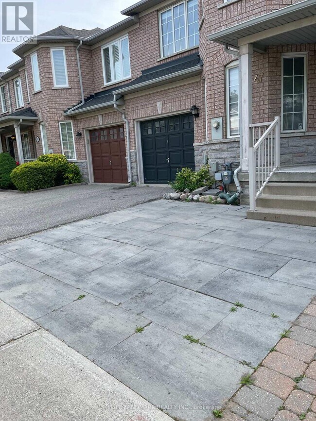 Photo - 47 Waterton Crescent