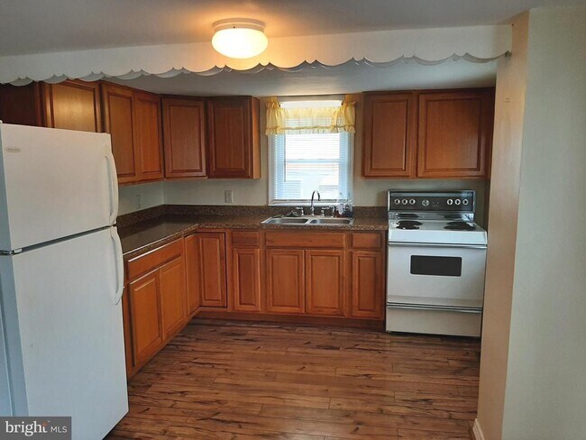 Photo - 1057 Foreman Ln