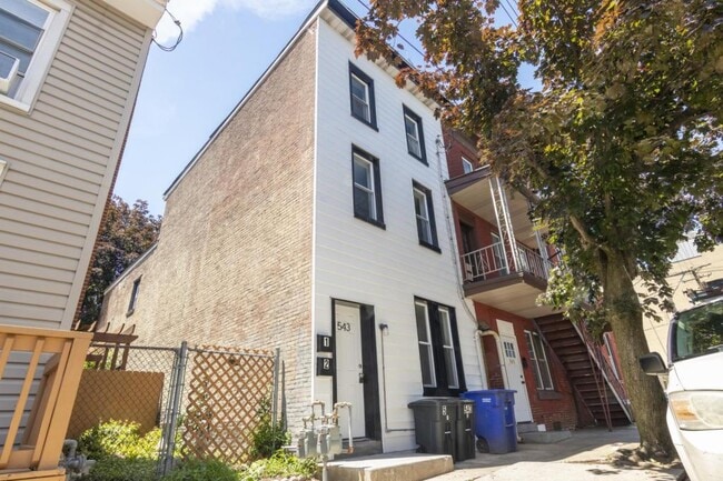 Building Photo - 543 Spruce St Rental