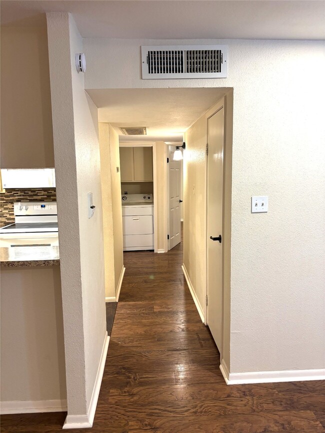 Photo - 3025 Walnut Bend Ln Unit True