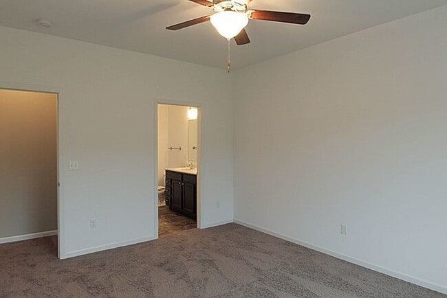 Photo - 4 Bedroom, 3 bath close to University
