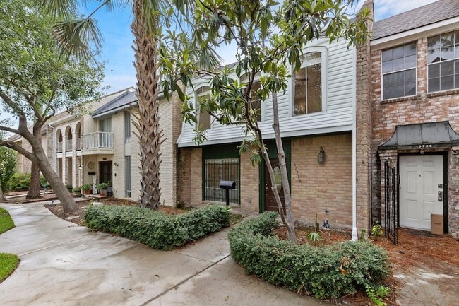 Building Photo - 10728 Briar Forest Dr Unit 35
