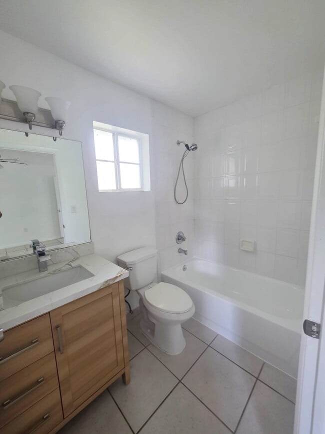 Photo - 2575 NE 192nd St Unidad 2575 NE 192 St