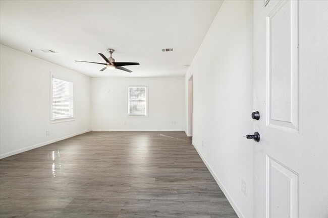 Photo - 1147 Du Barry Ln